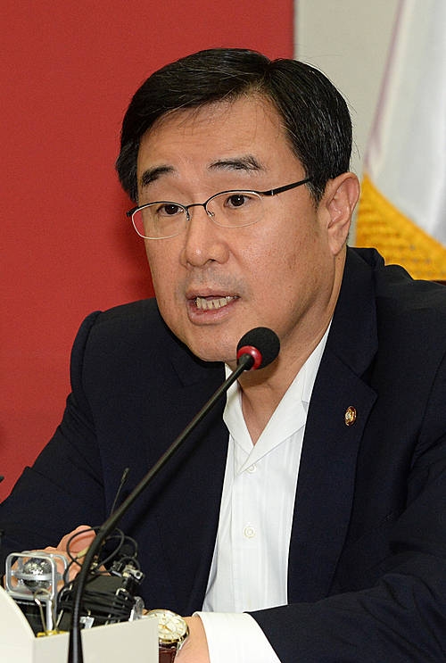 인사말하는 김정훈 정책위의장/뉴시스