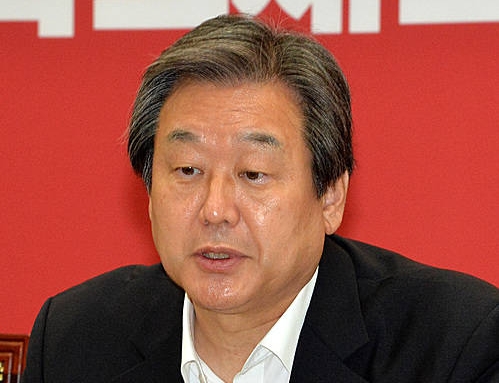 박 대통령 담화 관련 이야기하는 김무성/뉴시스