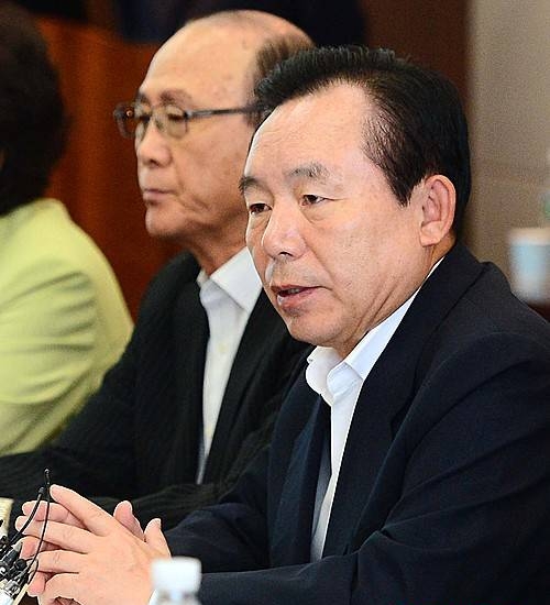이인제 위원장, 노동시장 선진화 특위 간담회 모두발언/뉴시스