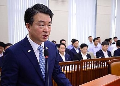 안행위 전체회의 현안보고하는 강신명/뉴시스
