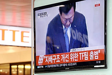 고개숙인 신동빈 회장/뉴시스