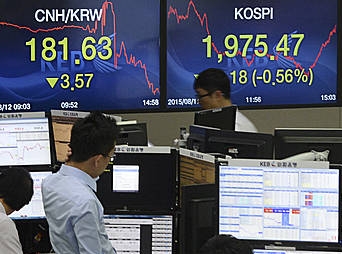 중국 위안화 평가절하 고민/뉴시스