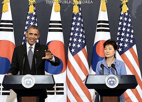 취재진의 질문에 답하는 버락 오바마 미 대통령/뉴시스