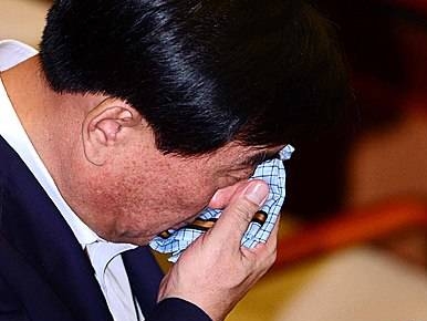 눈물 흘리는 박기춘/뉴시스
