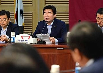원내대책회의 주재하는 원유철/뉴시스
