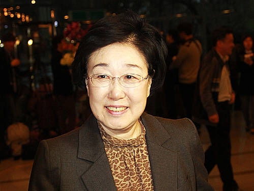 회동장 향하는 한명숙/뉴시스