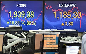 연일 하락하는 코스피지수/뉴시스