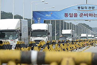 '개성공단 물류 차량'/뉴시스