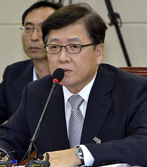 논문 표절 관련 질문에 답변하는 정진엽 후보자/뉴시스