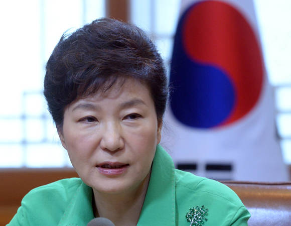 회의 주재하는 박근혜 대통령/뉴시스