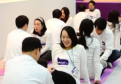 경제적 부담으로 늦어지는 출산/뉴시스