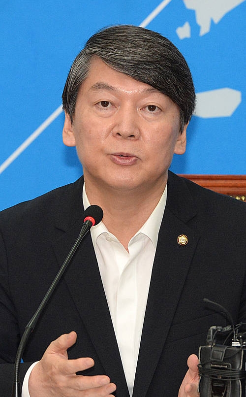 설명하는 안철수 위원장/뉴시스