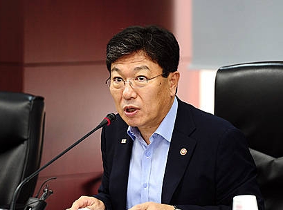 인사말하는 윤상직 장관/뉴시스