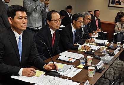 청취하는 미동부4개공관 총영사들/뉴시스
