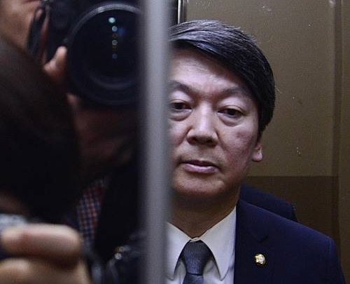 이동하는 안철수/뉴시스