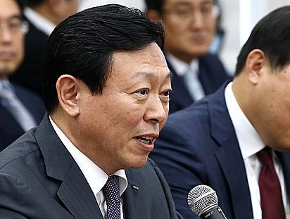 답하는 신동빈 회장/뉴시스