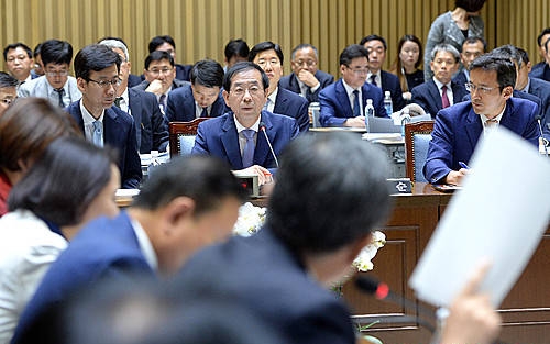 질의 듣는 박원순 시장/뉴시스