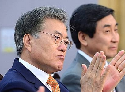 박수치는 문재인 대표/뉴시스