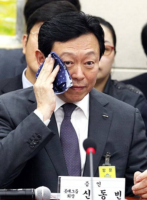 신동빈 회장, '난감하네'/뉴시스