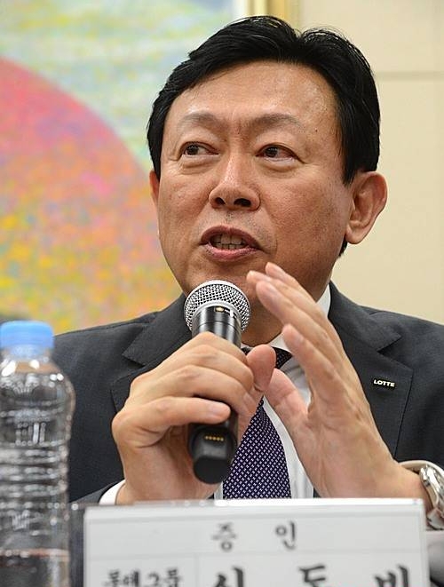 답하는 신동빈 회장/뉴시스