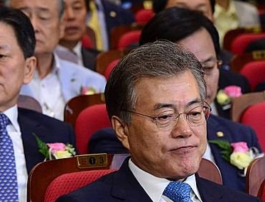 굳은 표정의 문재인/뉴시스