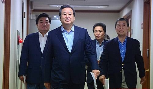 회의 참석하는 김무성 대표/뉴시스