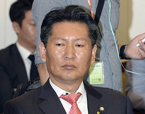 굳은 표정의 정청래 간사/뉴시스