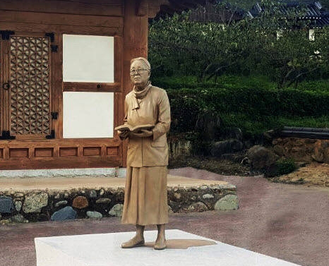박경리 선생 동상/뉴시스