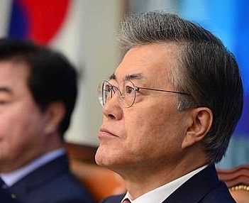 생각에 잠긴 문재인 대표/뉴시스