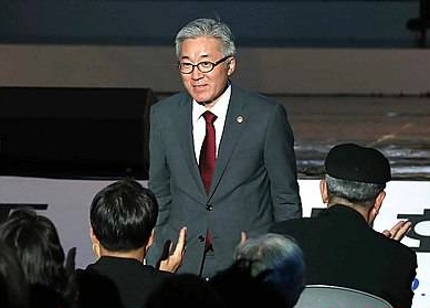 인사하는 김종덕 문체부 장관/뉴시스