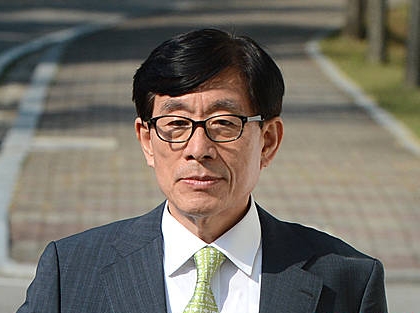 국정원 대선개입 혐의, 보석 석방되는 원세훈/뉴시스