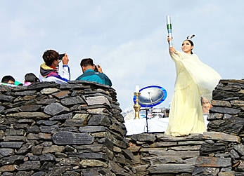 태백산에서 제35회 장애인체전 성화 채화/뉴시스