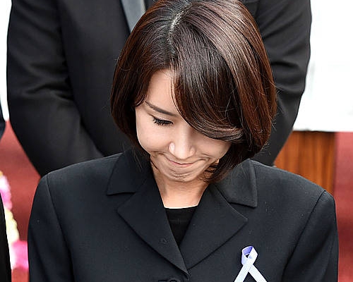 '기자회견하는 고 신해철의 아내 윤원희'/뉴시스