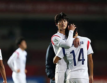 김진야 위로하는 이상민/뉴시스