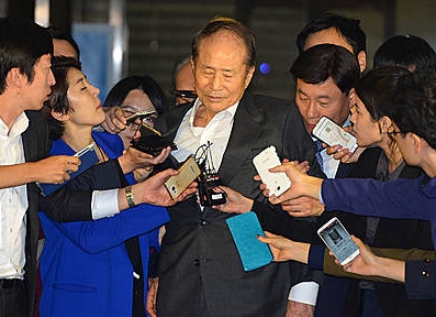 눈 감아버린 이상득 전 의원/뉴시스