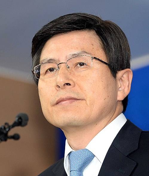 취재진 바라보는 황교안 국무총리/뉴시스
