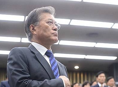 국민의례하는 문재인 대표/뉴시스