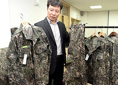신형 전투복 불법 제조한 일당 검거/뉴시스