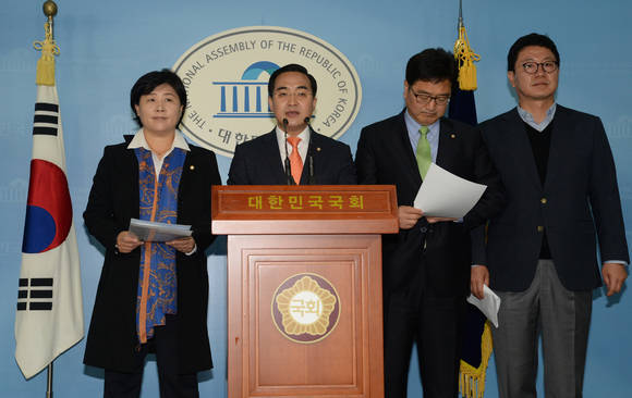 기자회견하는 박원순지키기특별대응팀/뉴시스