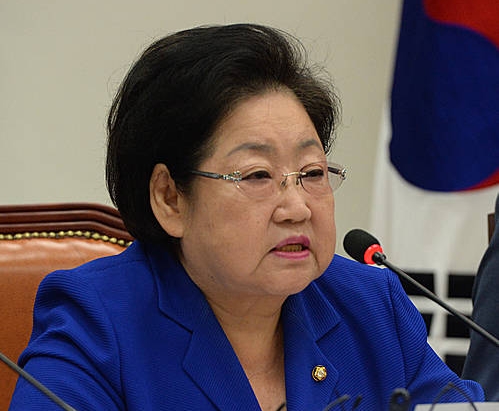 발언하는 김을동 최고위원/뉴시스