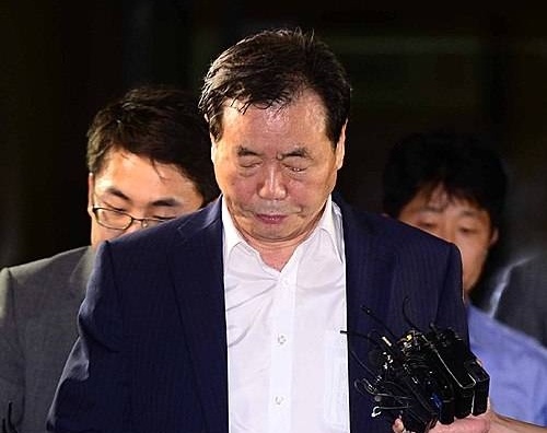 고개숙인 조현룡/뉴시스