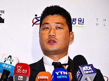 인터뷰하는 오승환/뉴시스
