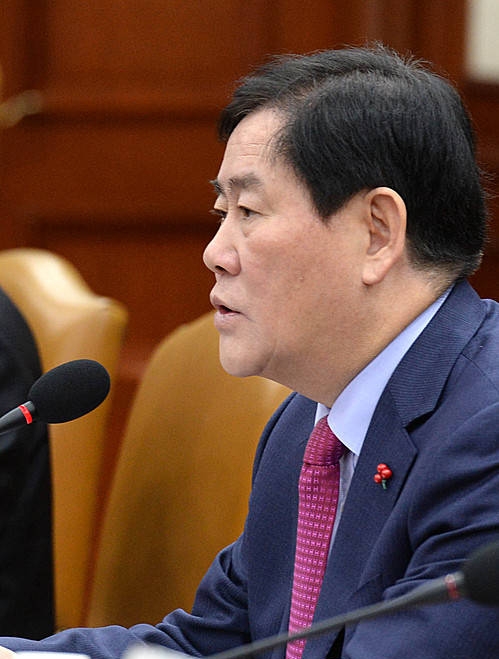 최경환 부총리, "현행 국민연금·건강보험 지속가능성 불가능"/뉴시스