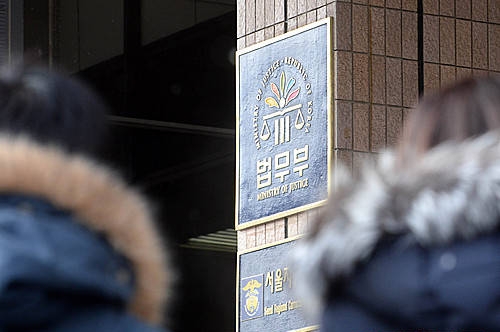 법무부, '사시 폐지 유예' 입장 발표/뉴시스