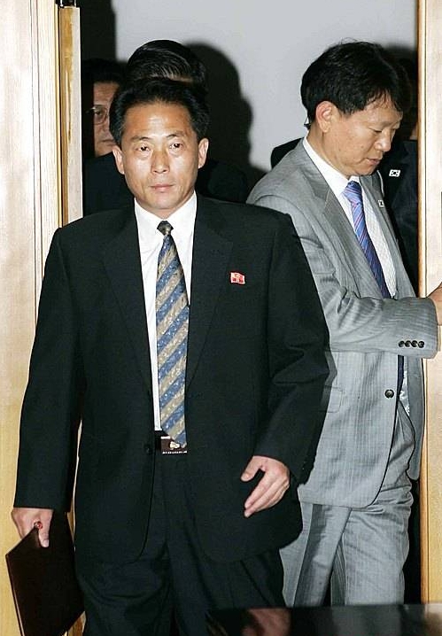 회담장으로 입장하는 전종수 조평통 부국장/뉴시스