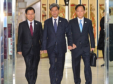 남북당국자회담 떠나는 남측 대표단/뉴시스