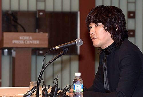 기자간담회 하는 가수 김장훈/뉴시스