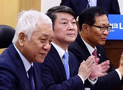 야당 혁신 토론회 참석한 안철수-김한길/뉴시스