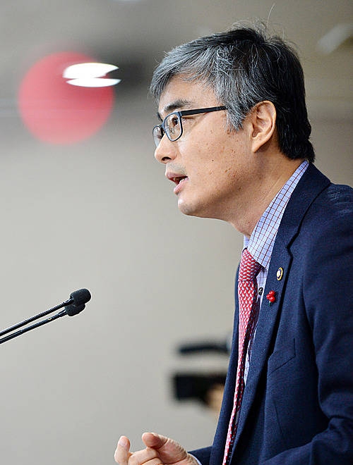 누리과정 예산 갈등 브리핑하는 이영 교육부 차관/뉴시스