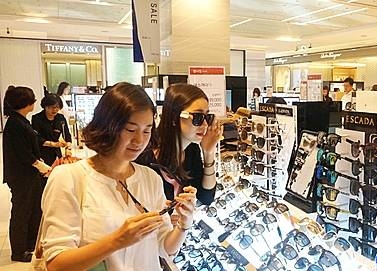 중국 춘절을 겨냥한 백화점들의 다양한 프로모션 전개/뉴시스